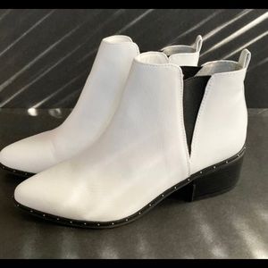 Bar III Ladies white ankle boots with small stud accents. Size 7